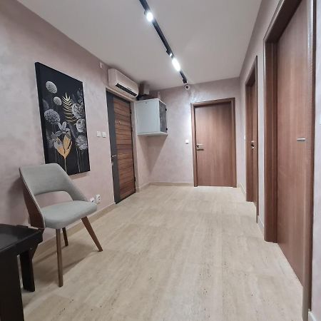 Airport Molko Apartments Surcin ภายนอก รูปภาพ