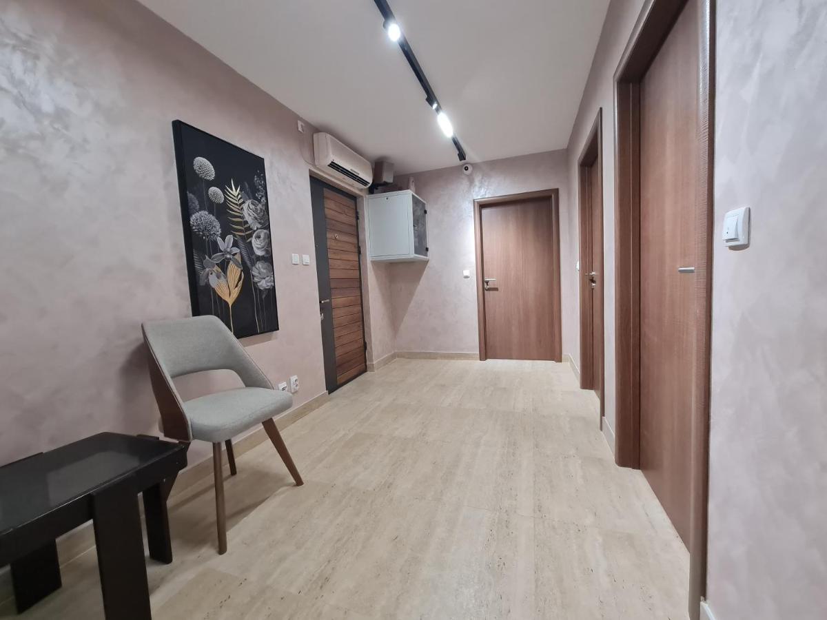 Airport Molko Apartments Surcin ภายนอก รูปภาพ