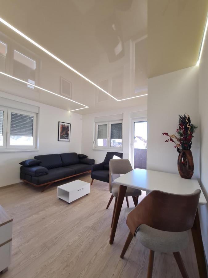 Airport Molko Apartments Surcin ภายนอก รูปภาพ