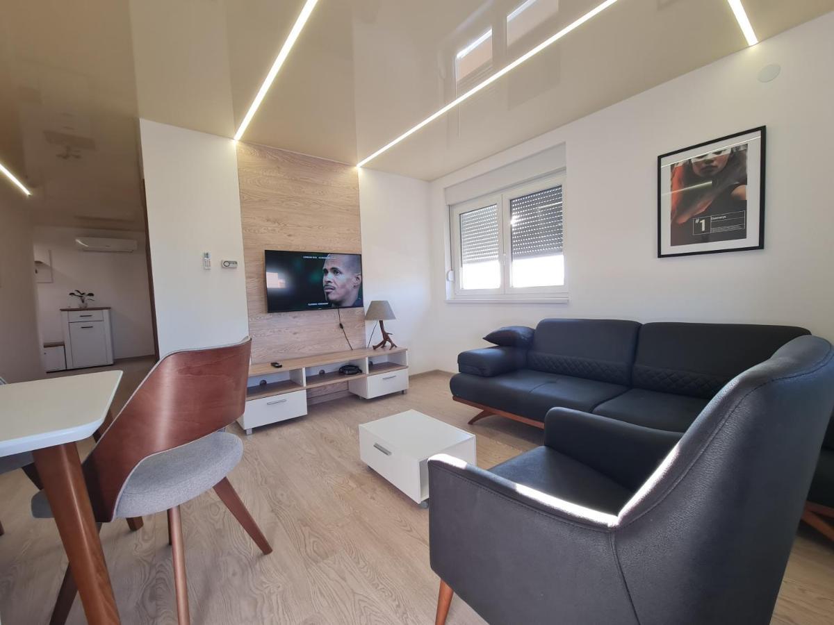 Airport Molko Apartments Surcin ภายนอก รูปภาพ