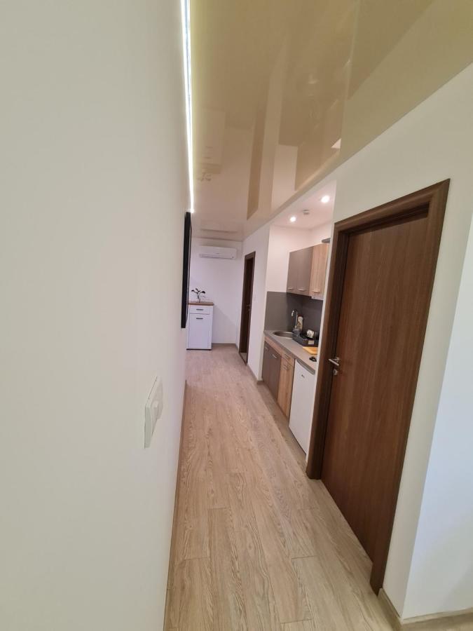 Airport Molko Apartments Surcin ภายนอก รูปภาพ