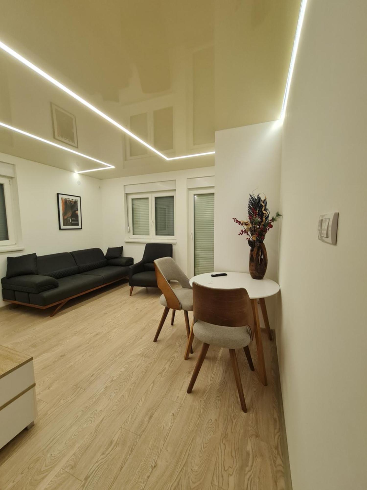Airport Molko Apartments Surcin ภายนอก รูปภาพ