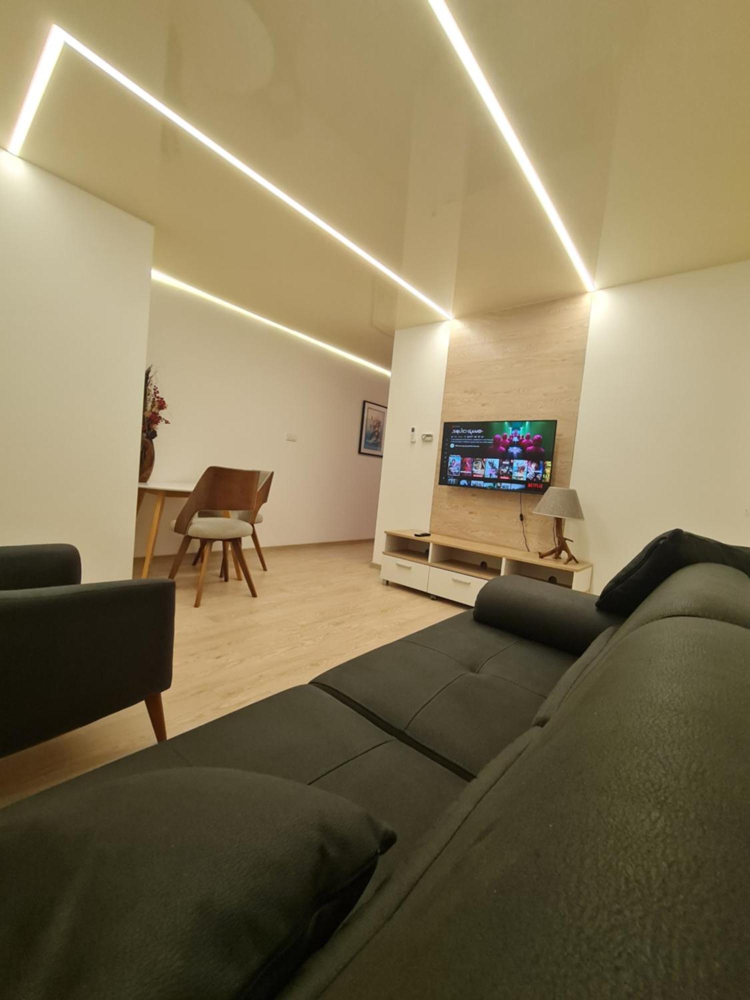 Airport Molko Apartments Surcin ภายนอก รูปภาพ