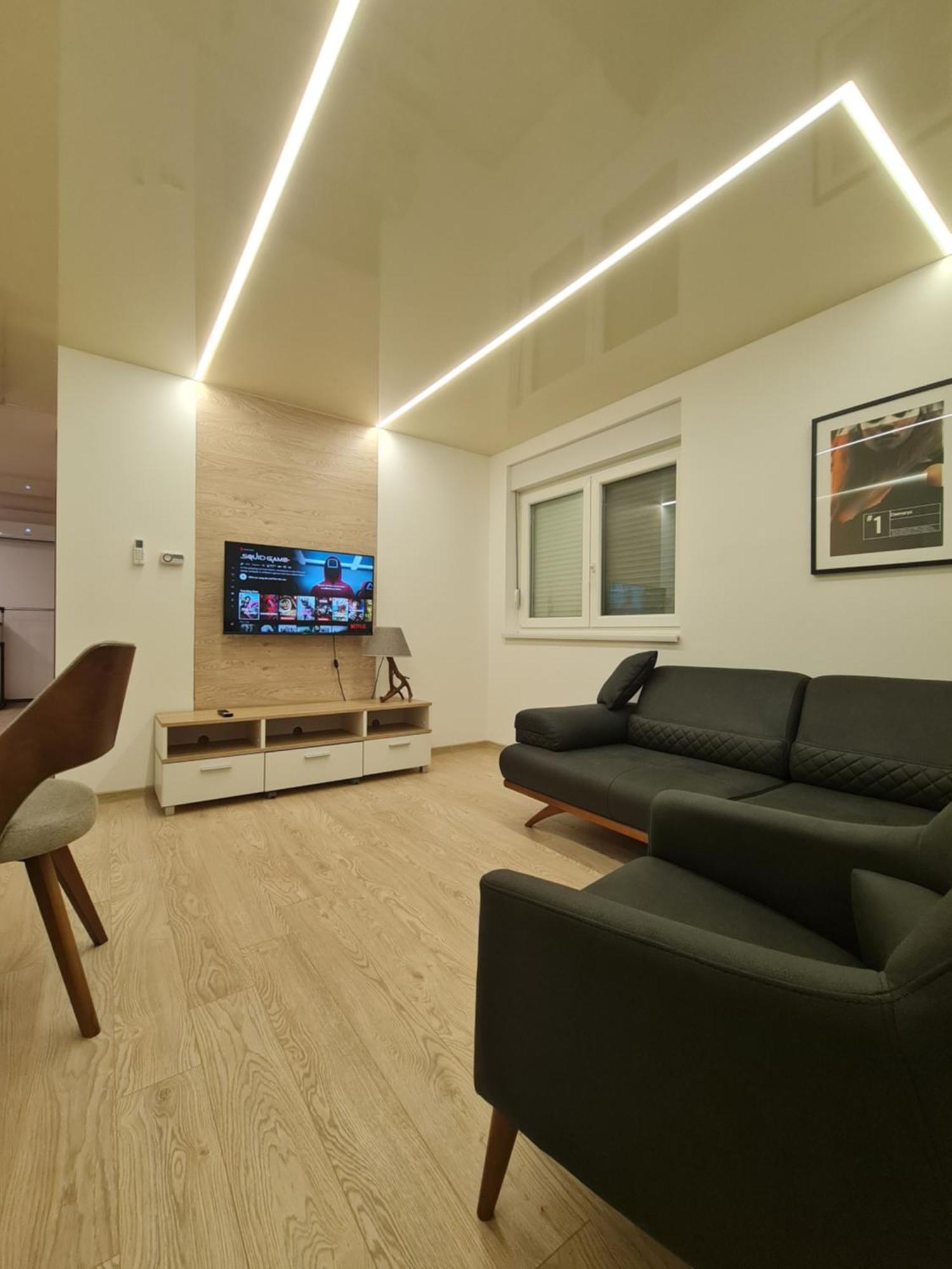 Airport Molko Apartments Surcin ภายนอก รูปภาพ