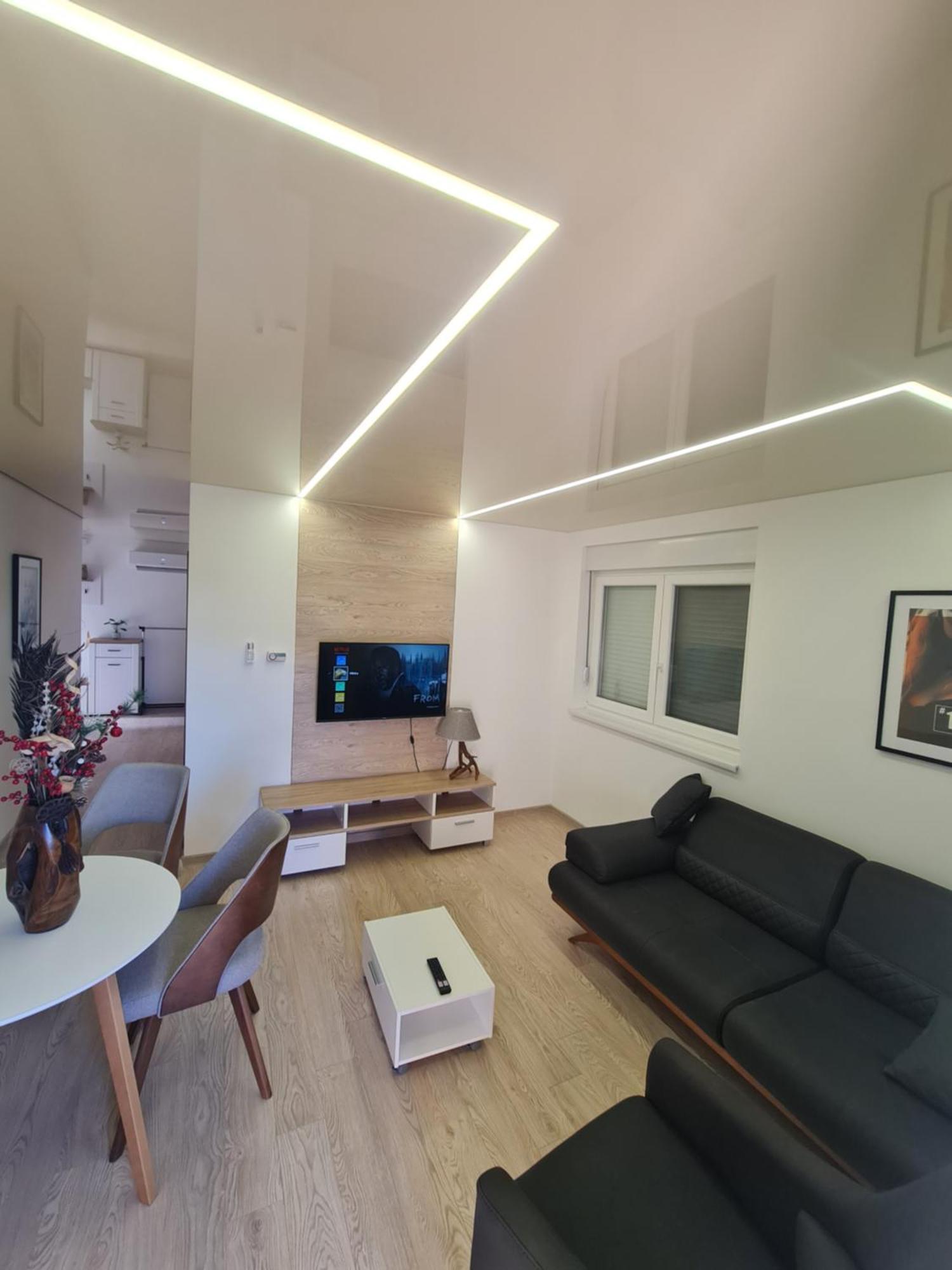 Airport Molko Apartments Surcin ภายนอก รูปภาพ