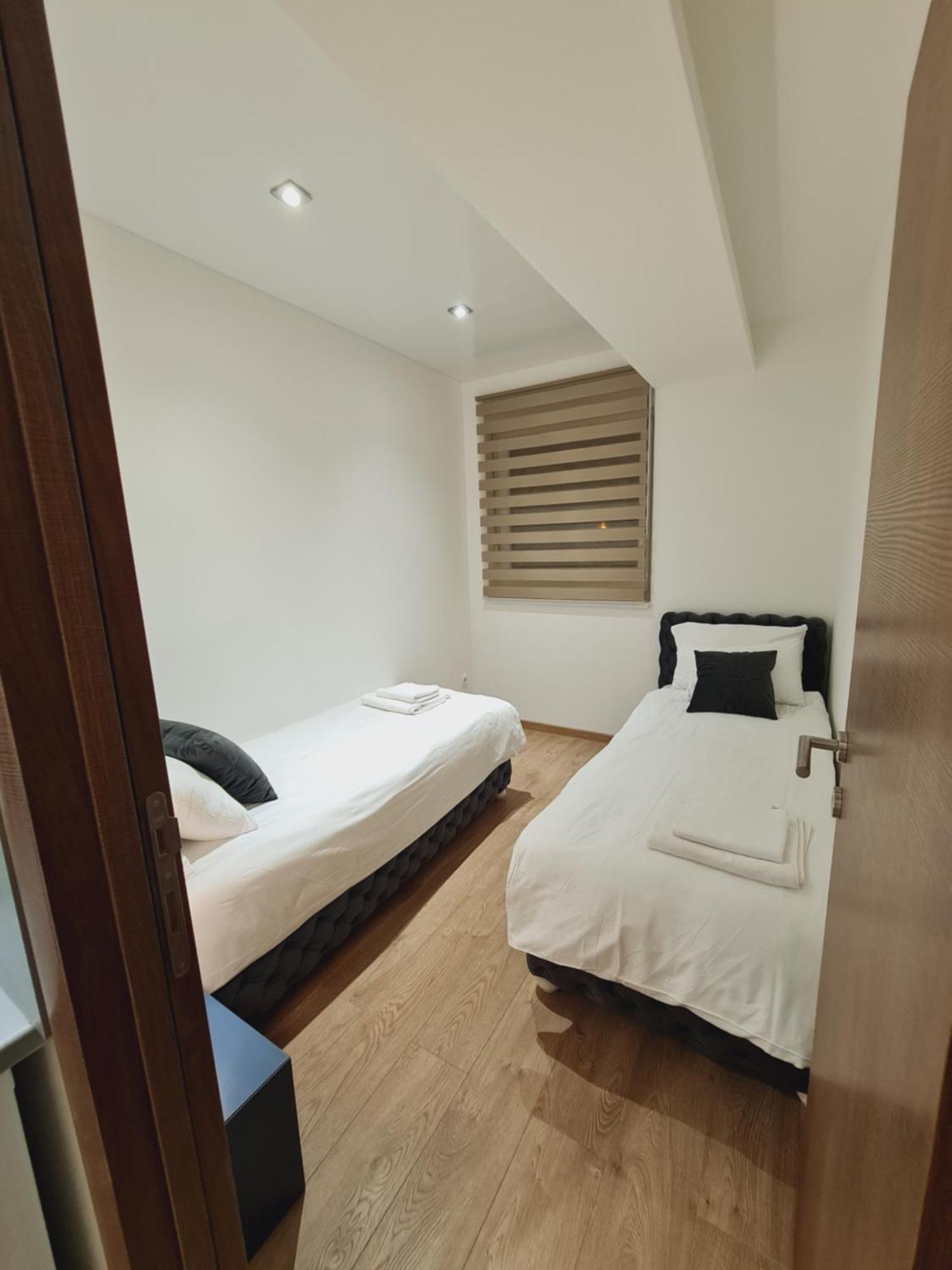 Airport Molko Apartments Surcin ภายนอก รูปภาพ