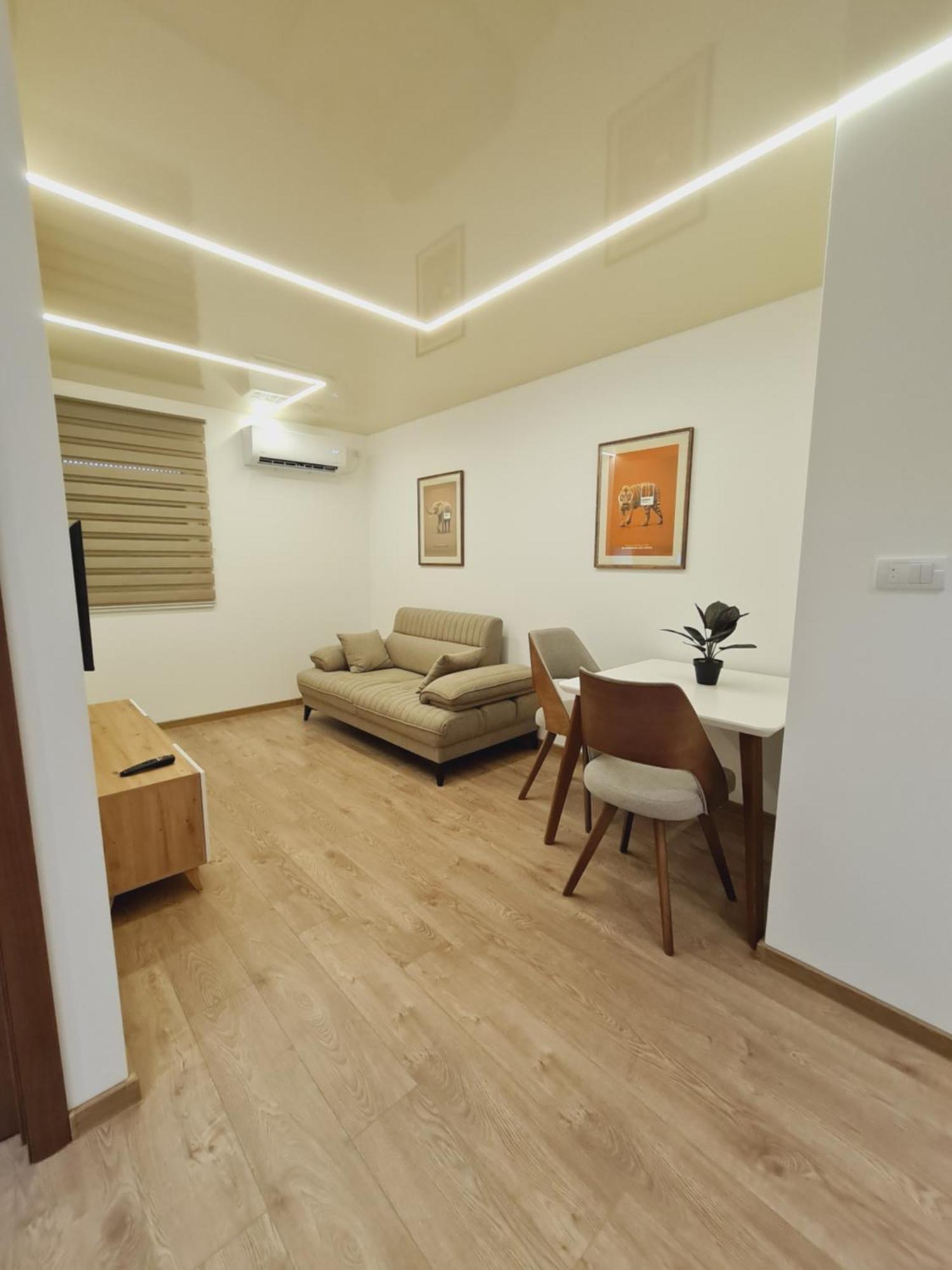 Airport Molko Apartments Surcin ภายนอก รูปภาพ